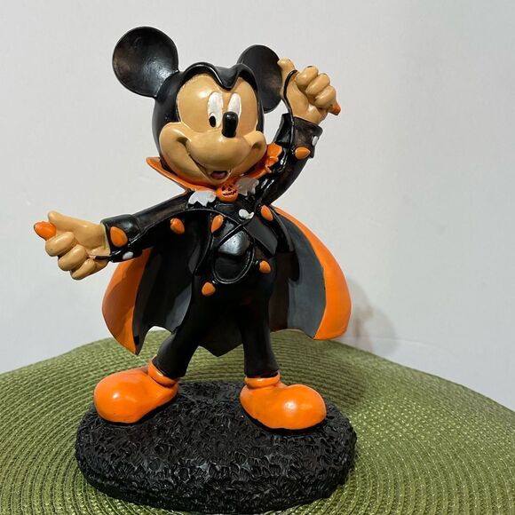 Disney Mickey Mouse Dracula Halloween Figure NWT - Picture 5 of 11
